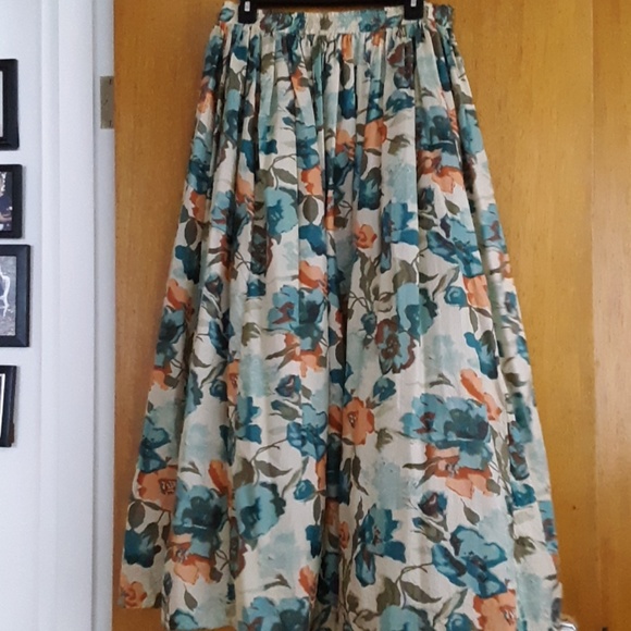 Laura Martin Sweater with coordinating silk skirt - Picture 4 of 8